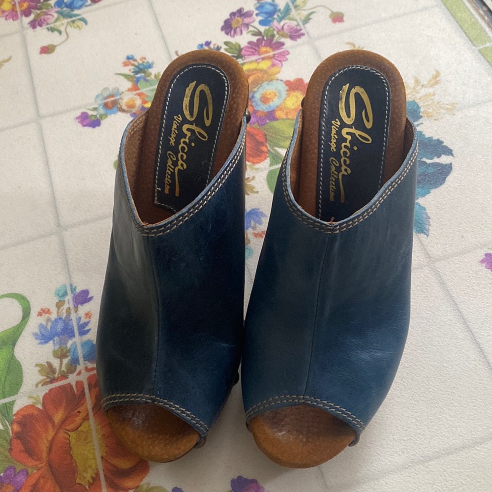 Sbicca wedge clogs
